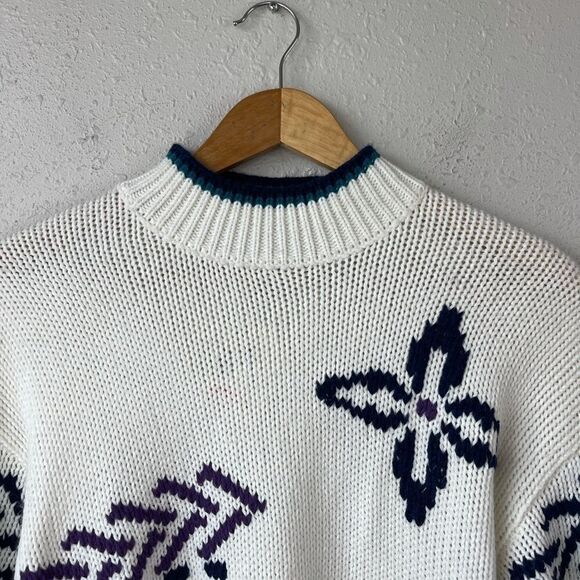 NWT 62 East Women’s Sweater Size Medium - Picture 2 of 5